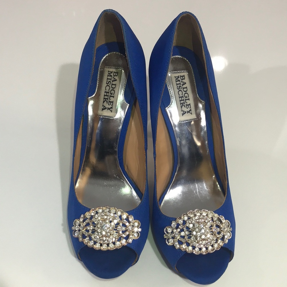 High heel shoe peep toe